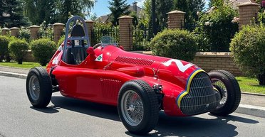 Українські майстри відтворили знаменитий непереможний болід "Формули-1" 50-х (фото, відео)