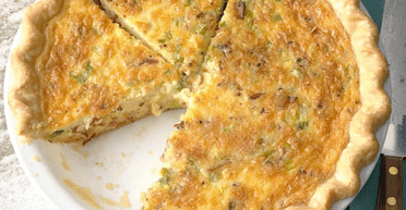 Кіш із беконом і сиром: рецепт французької страви на сніданок або вечерю