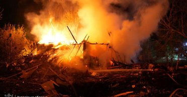 ЗС РФ атакували Запоріжжя ФАБами: зруйновані будинки, спалахнула пожежа (фото)