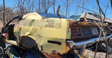 Раритеты на $200 000: на свалке обнаружили культовые американские спорткары 70-х (видео)