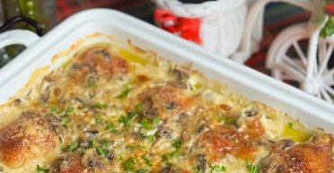 Ідеально до вечері: рецепт курячих стегенець у грибному соусі