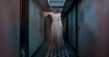 "Пограй зі мною": дівчинка-привид лякає постояльців історичного готелю (фото)