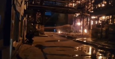 Пожар в Ярославле: в России горит гигантский завод, связанный с ВПК (видео)