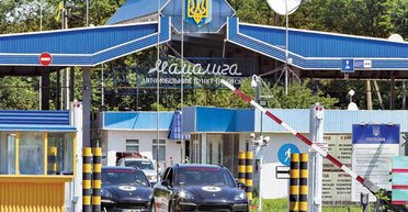 Выезд из Украины: юрист рассказал, могут ли 17-летние парни законно пересечь границу