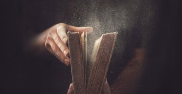 Сучасне та історичне: що почитати зимовими вечорами