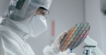 "Можемо відстати на 5 поколінь": виробники чипів Китаю обурені санкціями США