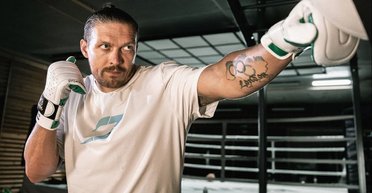 Александр Усик доверяет важному тренажеру: тренер выдал секрет физподготовки боксера (видео)