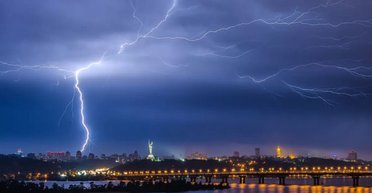 Штормовое предупреждение в Украине: синоптики прогнозируют град и шквалы 14 июля