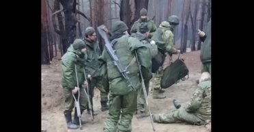 Не дали потеряться в медицинской системе РФ: на передовой россияне штурмуют на костылях