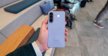 "Він просто кращий": експерт назвав альтернативу бюджетному смартфону Samsung (фото)