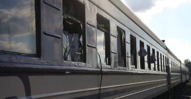 ВС РФ дронами атаковали железнодорожный вокзал в Сумах: поврежден поезд "УЗ" (фото)