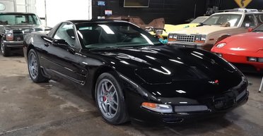 В старом гараже нашли знаменитый спорткар 2000-х с минимальным пробегом (видео)