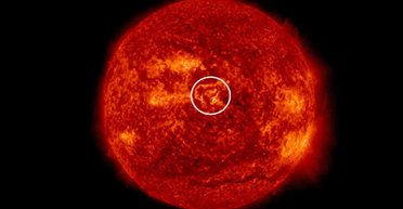 В центре Солнца появилась гигантская буква S: звезда пыталась нас предупредить (фото)