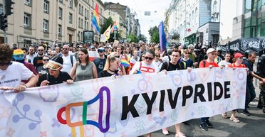 "Несе шкоду культурному коду". "КиївПрайд" вибачився за коментар щодо російської мови