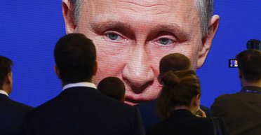Кривая линия. Чем страшнее вопросы задают россияне Путину, тем проще ему сыграть в Спасителя