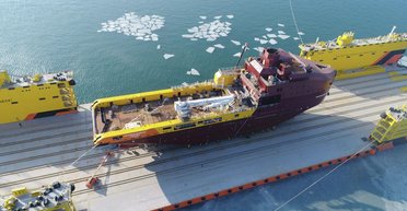 Стояло на ремонті: у Росії загорілося унікальне судно "Катерина Велика" (фото)