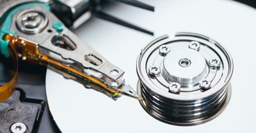 В Китае создали загадочный накопитель: сможет хранить 10 квадриллионов байт данных