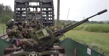 ЗС РФ використовують бронепоїзди: експерти розповіли про їхню роль у війні в Україні (фото)