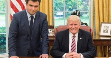 Между Трампом и Климкиным. Сколько паспортов нужно украинцу