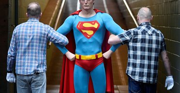 Мужчину на собеседовании попросили притвориться Суперменом: как он вышел из ситуации