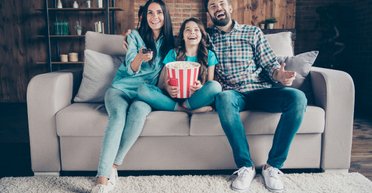 Три хита карантина. Лучшие сериалы для того, чтобы засмотреть их до дыр