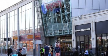 Низька вартість: таємний покупець придбав цілий торговий центр за ціною будинку (фото)