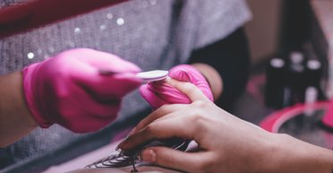 Дженніфер Лопес показала стильний нюдовий манікюр (фото)