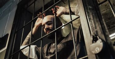 "Місць більше немає": переповнені в'язниці відпустили 1700 злочинців на свободу