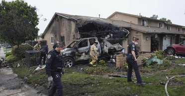 Авиакатастрофа в США: легкомоторный самолет рухнул на 15 домов в Сан-Диего (видео)