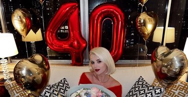 Мике Ньютон исполнилось 40: певица поражает своим молодым внешним видом (фото)