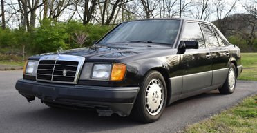 Німецька якість: на аукціон виставили Mercedes W124 із пробігом понад 1,6 млн км (фото)