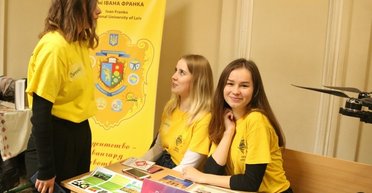 Украинские вузы получили на треть меньше заявлений от поступающих, чем в прошлом году (инфографика)