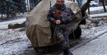 Стреляют меньше, но работы нет, и банки закрыты