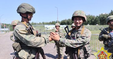 Китай и Беларусь вместе тренировались захватывать аэропорт у польской границы