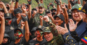 Лидер Венесуэлы Мадуро готовится к "агрессии США": к берегам прибыли военные корабли (видео)