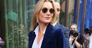 49-летняя Кейт Мосс вышла на прогулку без макияжа (фото)