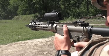 АК против AR: украинский военный сравнил винтовки в условиях войны (фото)