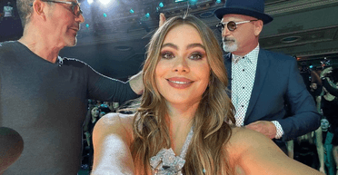 Софія Вергара приміряла блискучий топ українського бренду (фото)