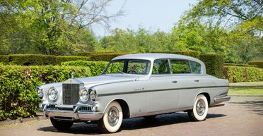 С телевизором и золотым унитазом: на продажу выставили самый странный Rolls-Royce (фото)