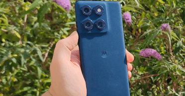 Дуже тонкий і красивий: у мережу витекли зображення нового бюджетного смартфона Motorola (фото)