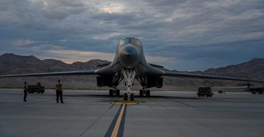 В США совершил первый полет модернизированный "Зверь" B-1B Lancer (фото)