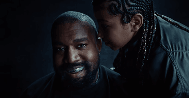 Каньє Вест зняв у кліпі свою доньку і вперше показав титанові зуби (відео)