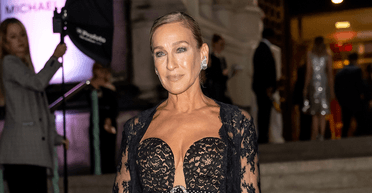 Сара Джессіка Паркер у стильній вечірній сукні вийшла у світ (фото)