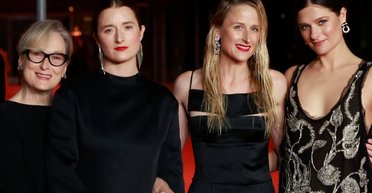 Меріл Стріп зʼявилася на червоній доріжці з чотирма дітьми (фото)