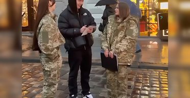 Известная певица ходила по Львову и пугала мужчин ТЦК: реакция людей и шоубиза (видео)