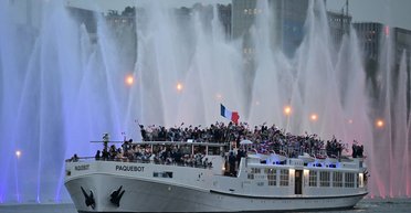 Відкриття Олімпіади-2024: човнова флотилія, дзвони Нотр-Дама і глядачі під дощем (фото)