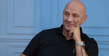 Потап опубликовал еще одно видео от ИИ: в ролике появилась Фреймут и Ефросинина