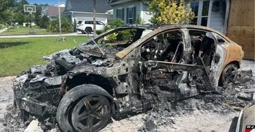 Новітній електромобіль Mercedes-Benz згорів дотла в гаражі (фото)