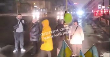 У Києві перекрили дорогу через відсутність опалення: сотні будинків залишаються без тепла