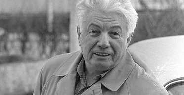 В России на митинги выходят старушки с плакатами "Обама, руки прочь от моей пенсии!", – Владимир Войнович